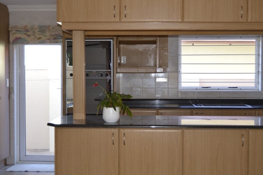 To Let 5 Bedroom Property for Rent in Heritage Park Western Cape